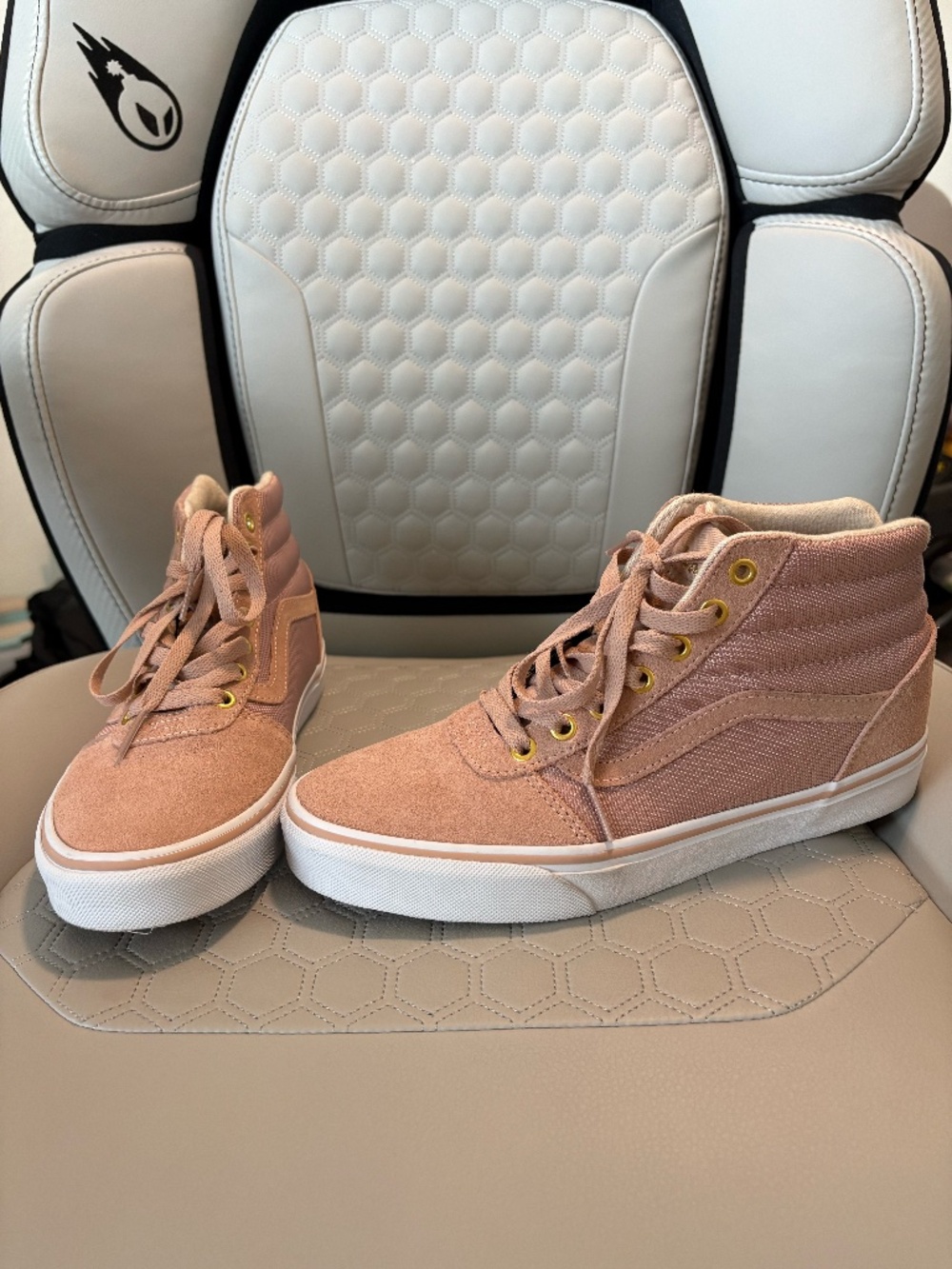 VANS Mid Sneaker in Sandy Peach